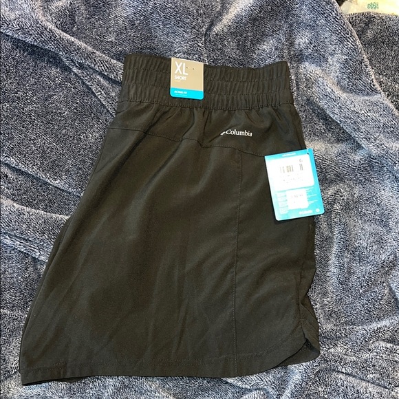Columbia Women's Black Shorts - Picture 7 of 7